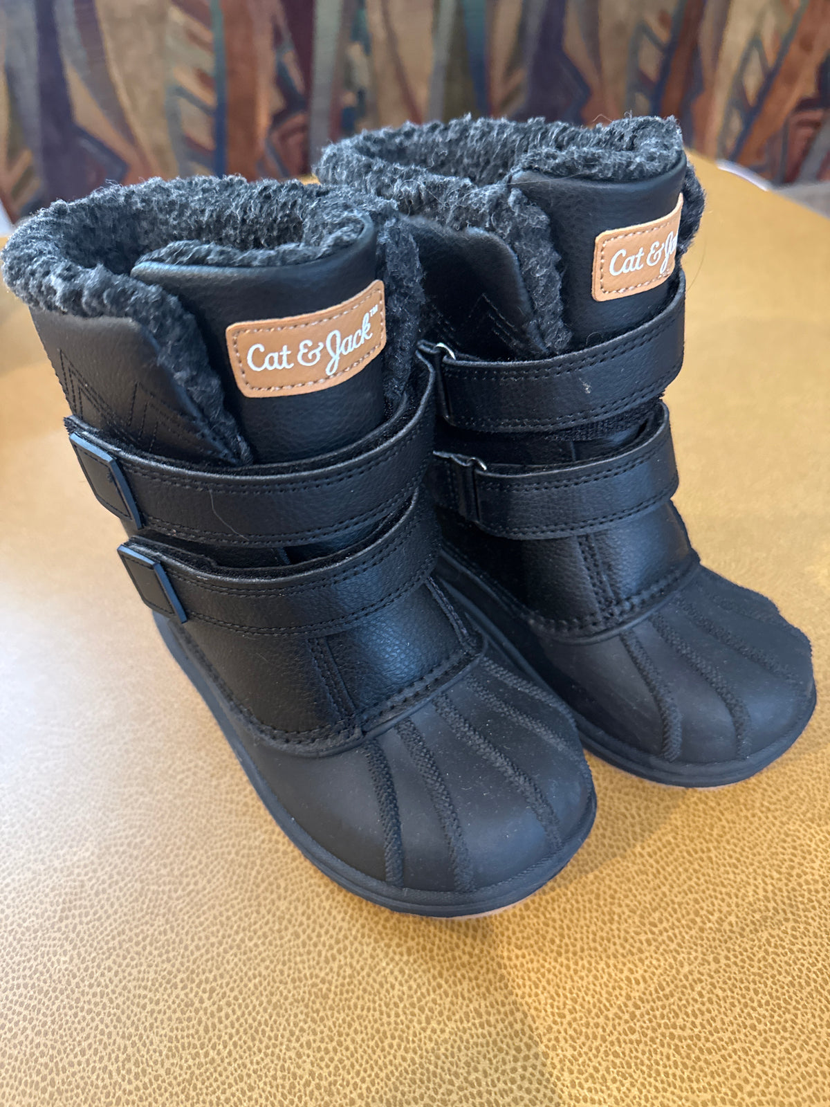 #87 Cat & jack size 9 snow boots VGUC