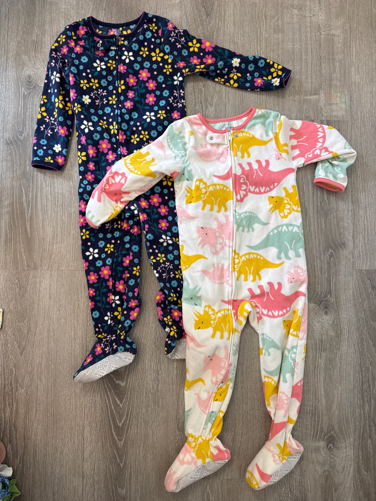 #149 Girls 4T carters fleece footie pajamas