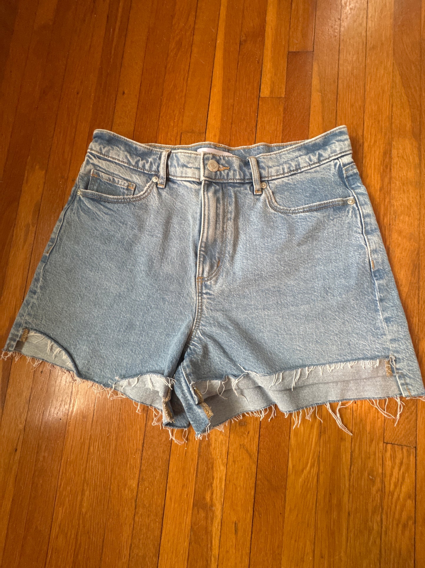 Seller #127 women’s loft Jean shorts size 4 NWT