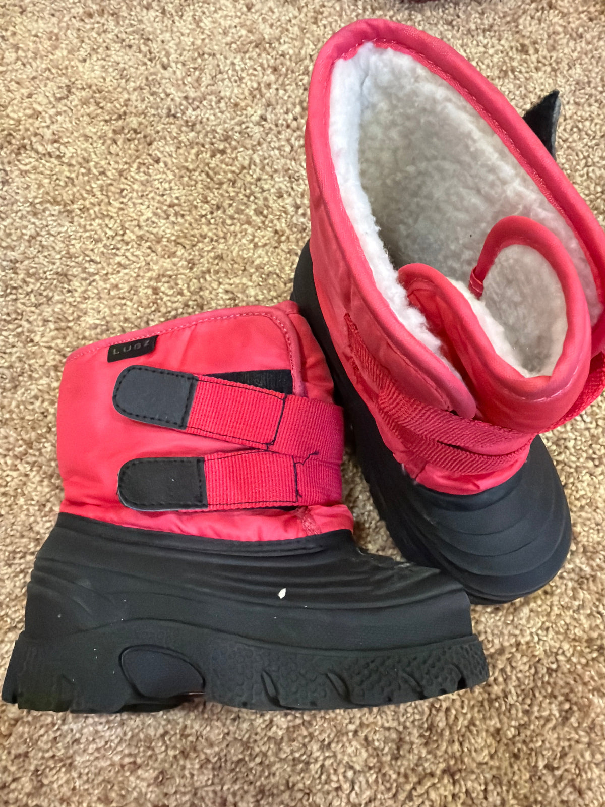 #47, girls Pink snow boots. Size 9. Lugz brand