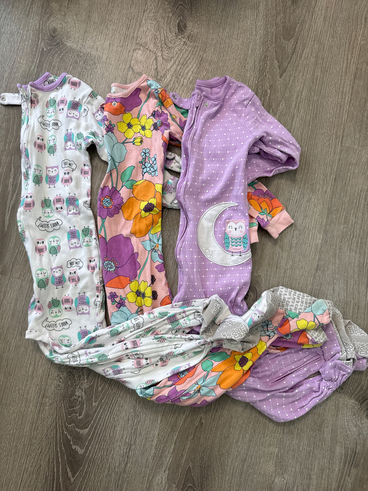 #149 Girls carters 5T cotton footie pajamas
