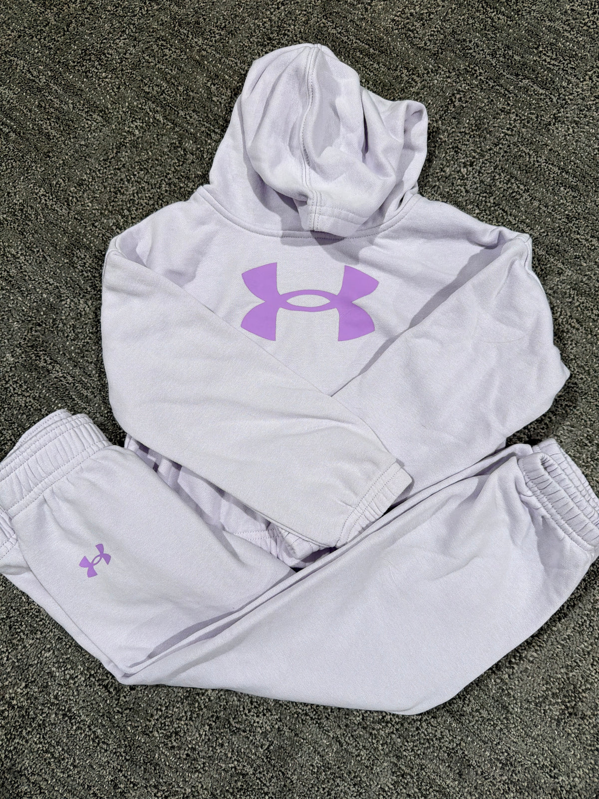 #133 girls 4T under armour outfit EUC