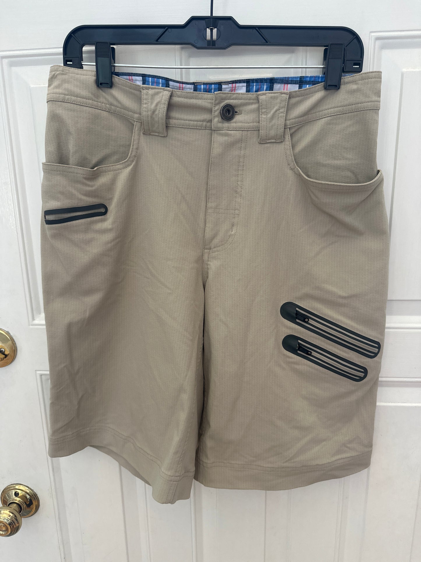 #81A Lululemon Men’s Shorts Sz 32 Khaki