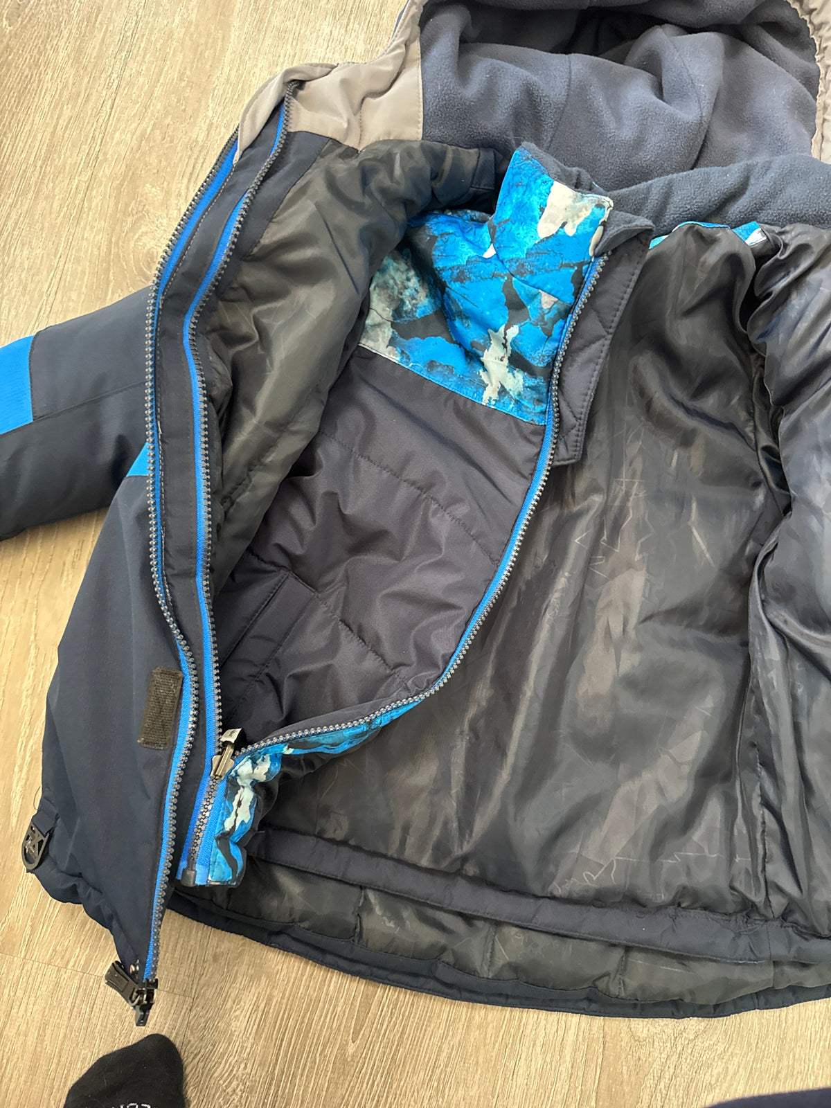 #149 Boys 6/7 zeroxposur navy and blue winter coat