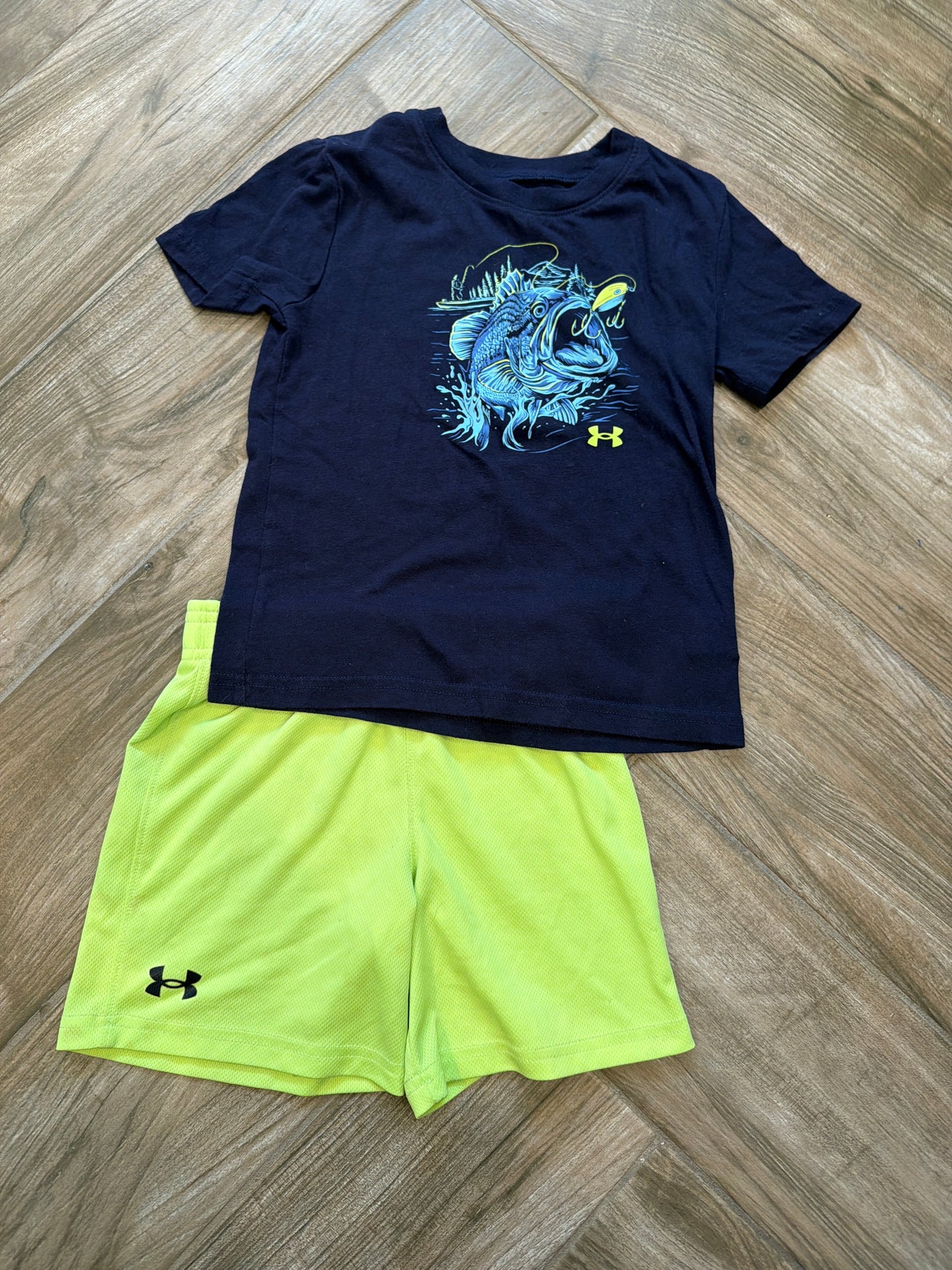 #208 Boys size 4T Under Armour set