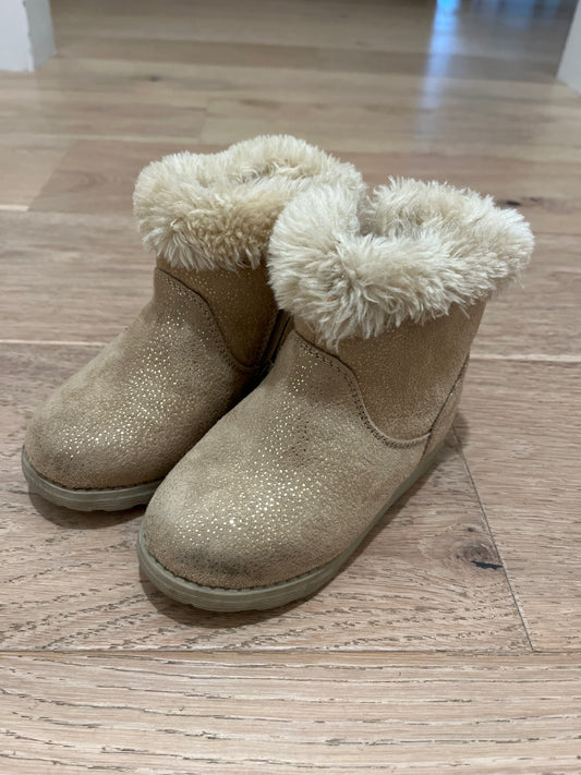 #110 Cat & Jack Girls Size 7 booties