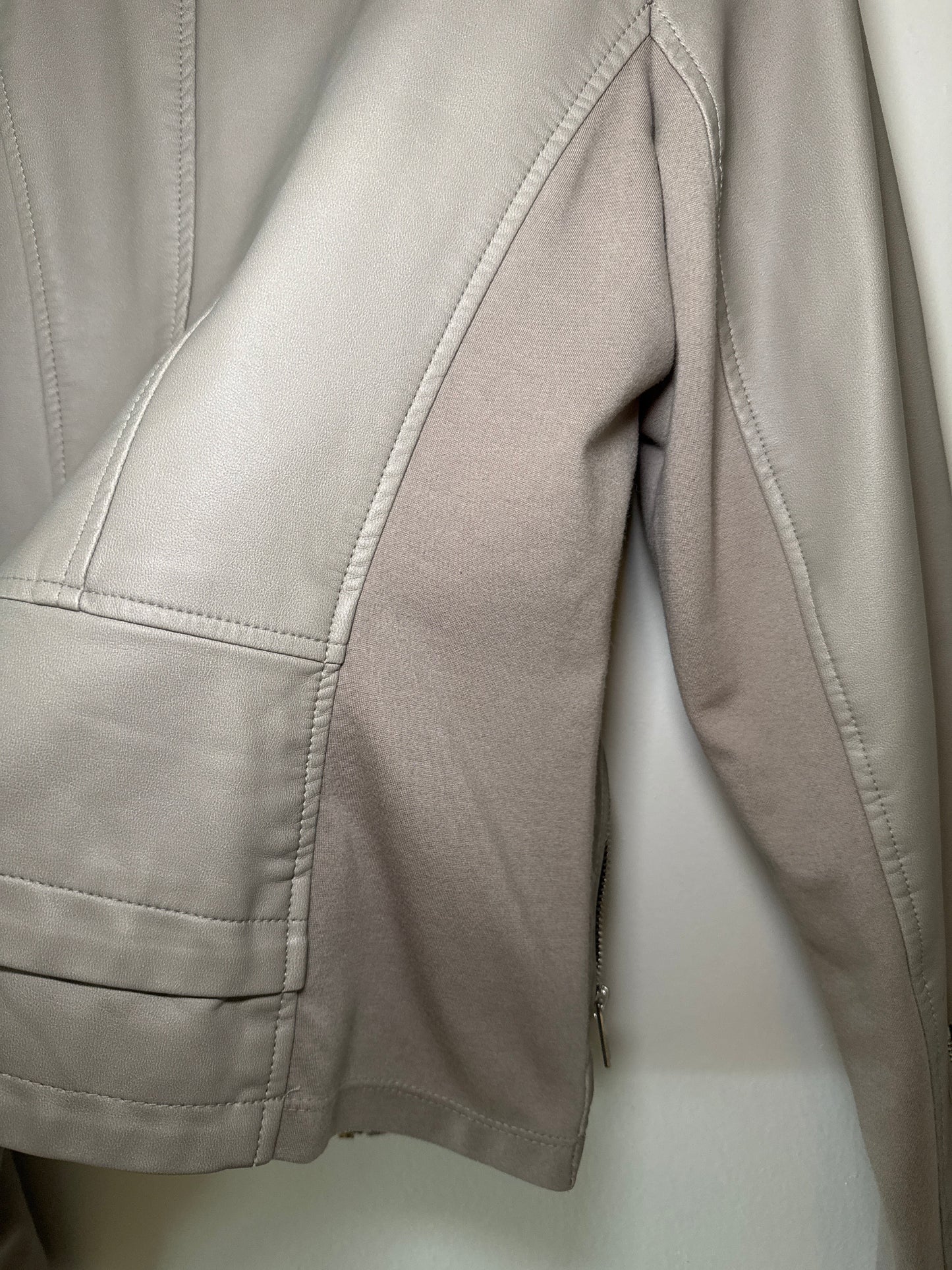 Seller #127 Women’s faux leather jacket size small
