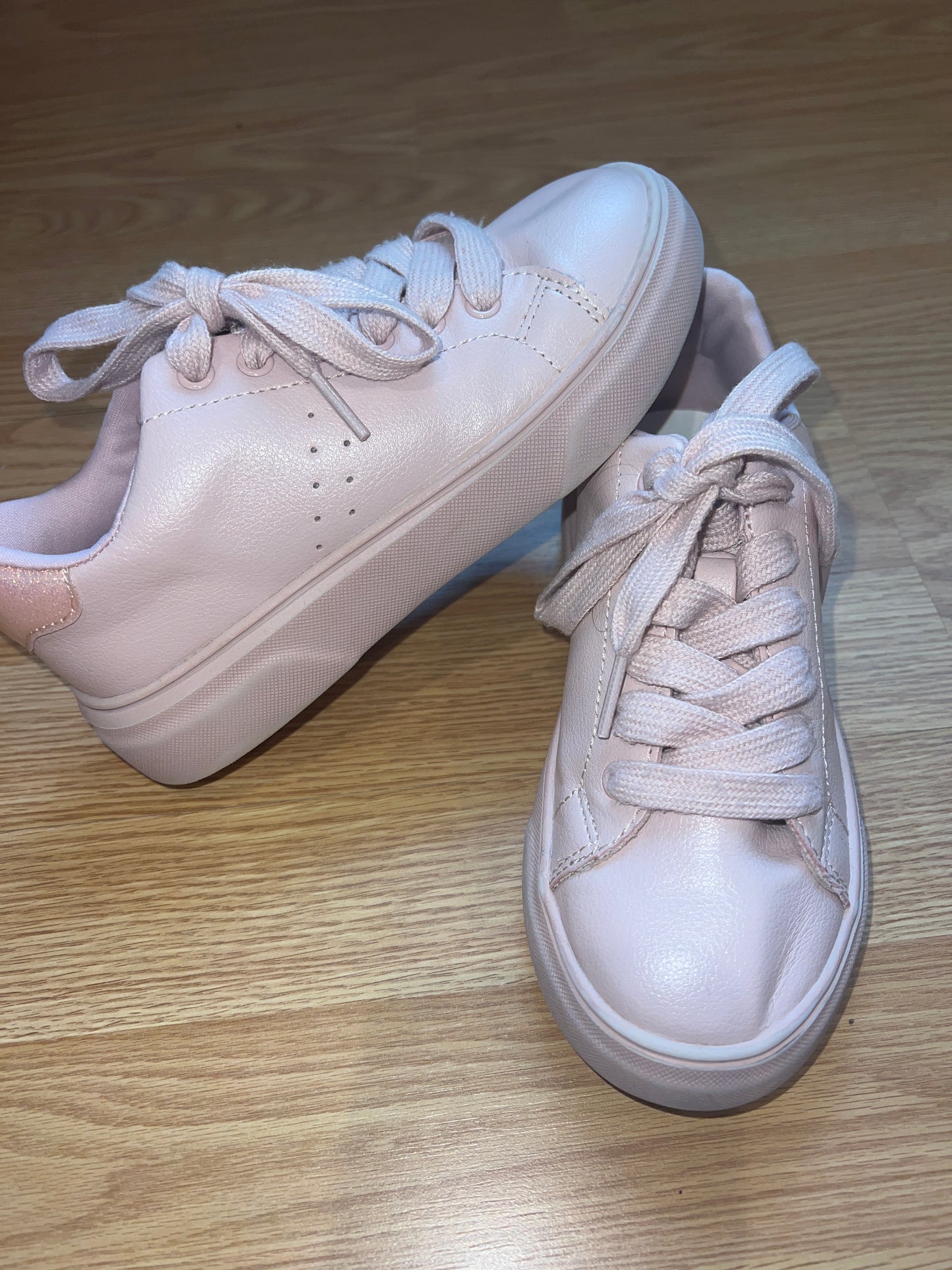 89A Art class light pink size 13 girls sneakers VGUC