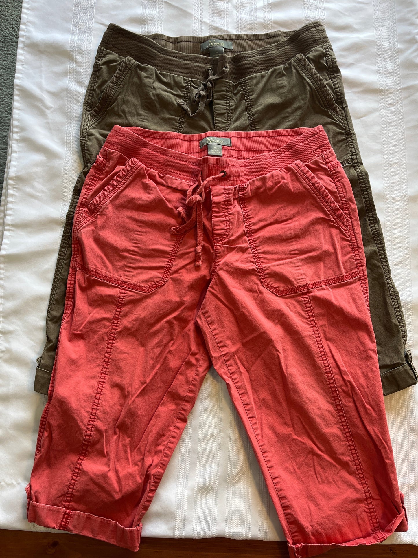 #29 Women’s size 10 adjustable leg capri pants GUC