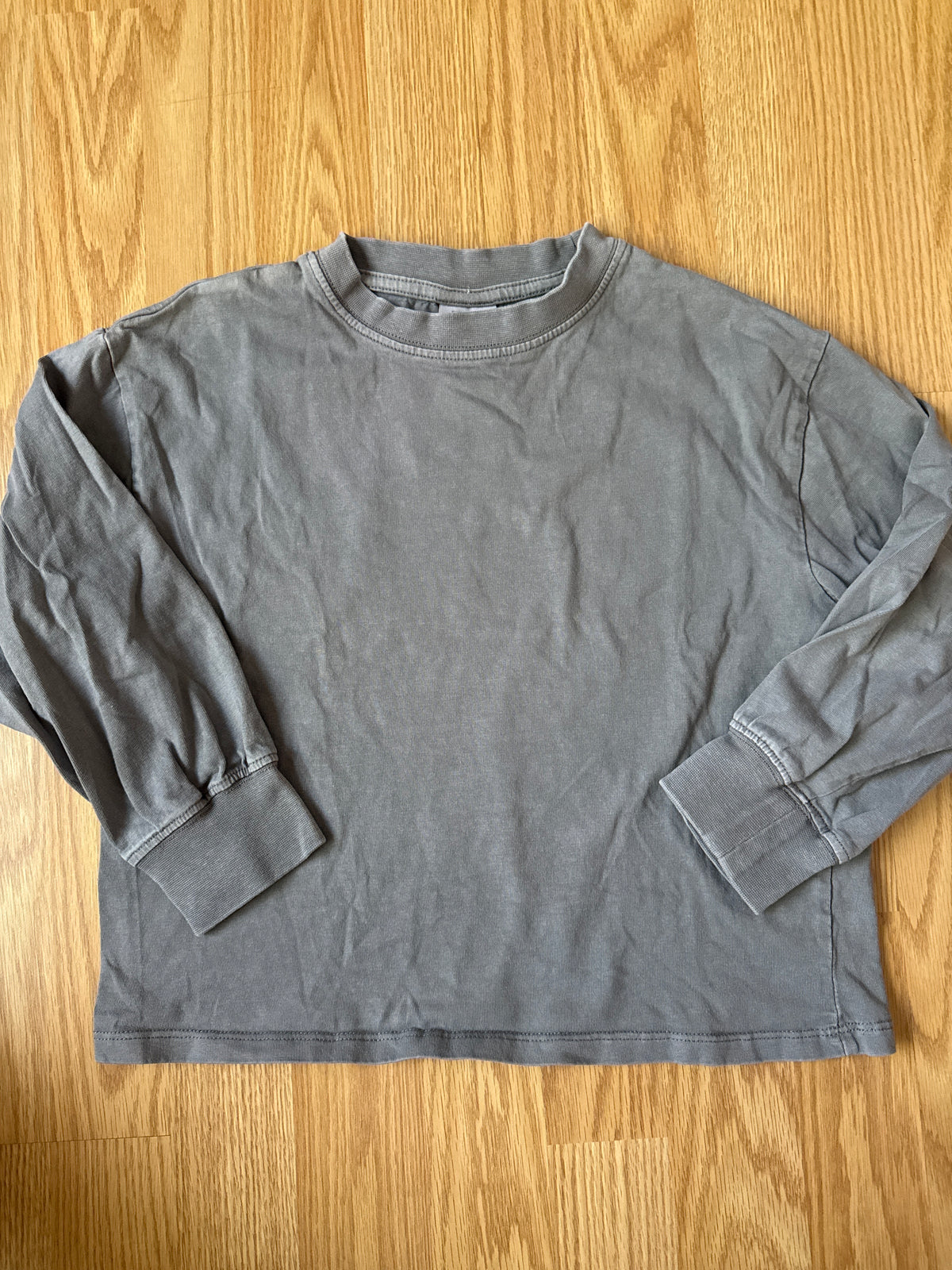 #87 zara girl size 7 cropped grey shirt VGUC