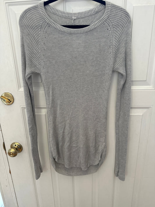 #81A Lululemon Gray Knit Sweater Sz 4