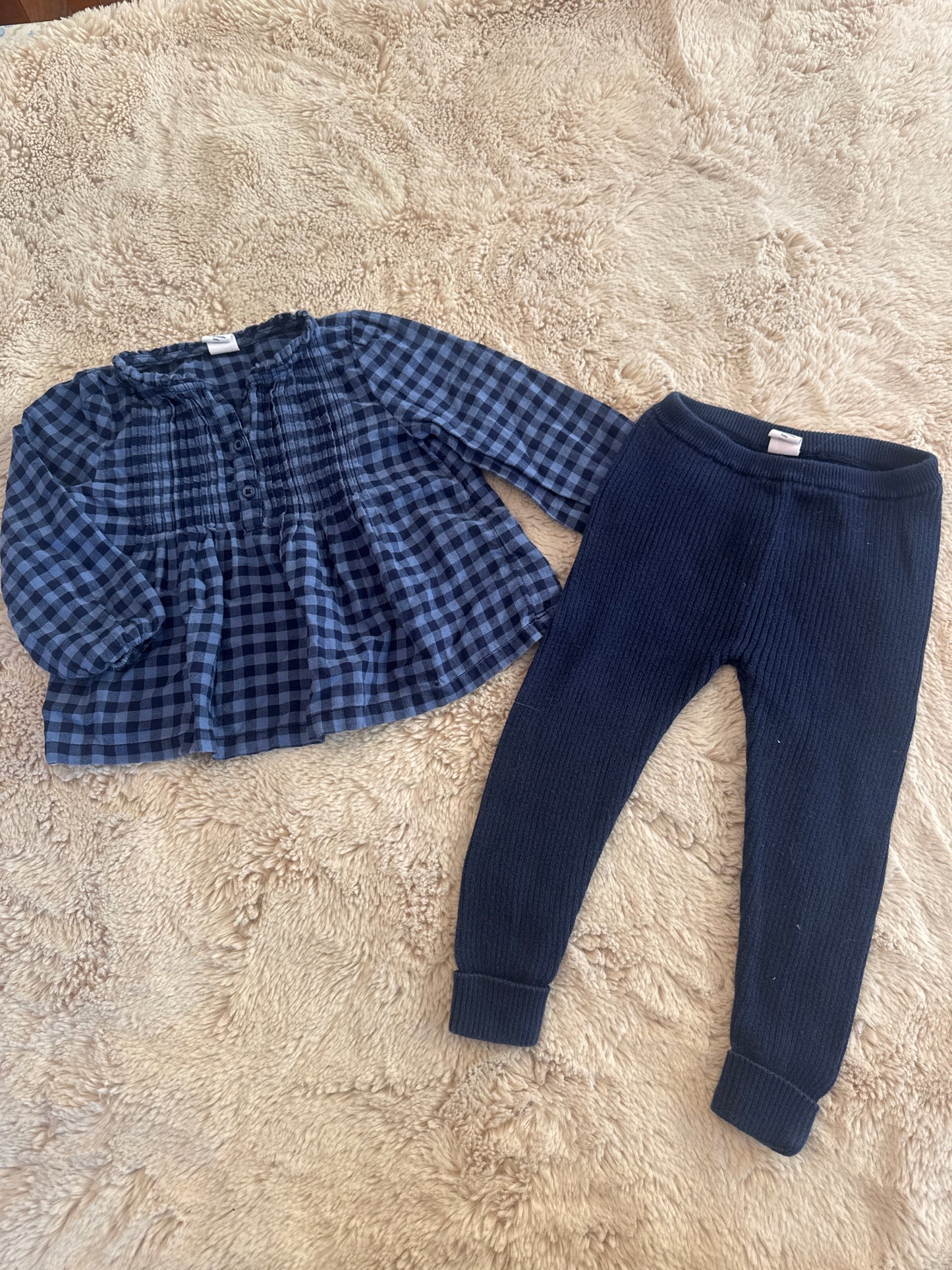 Seller 108  Girls gap 18-24m Outfit Bundle EUC. tunic/ribbed leggings