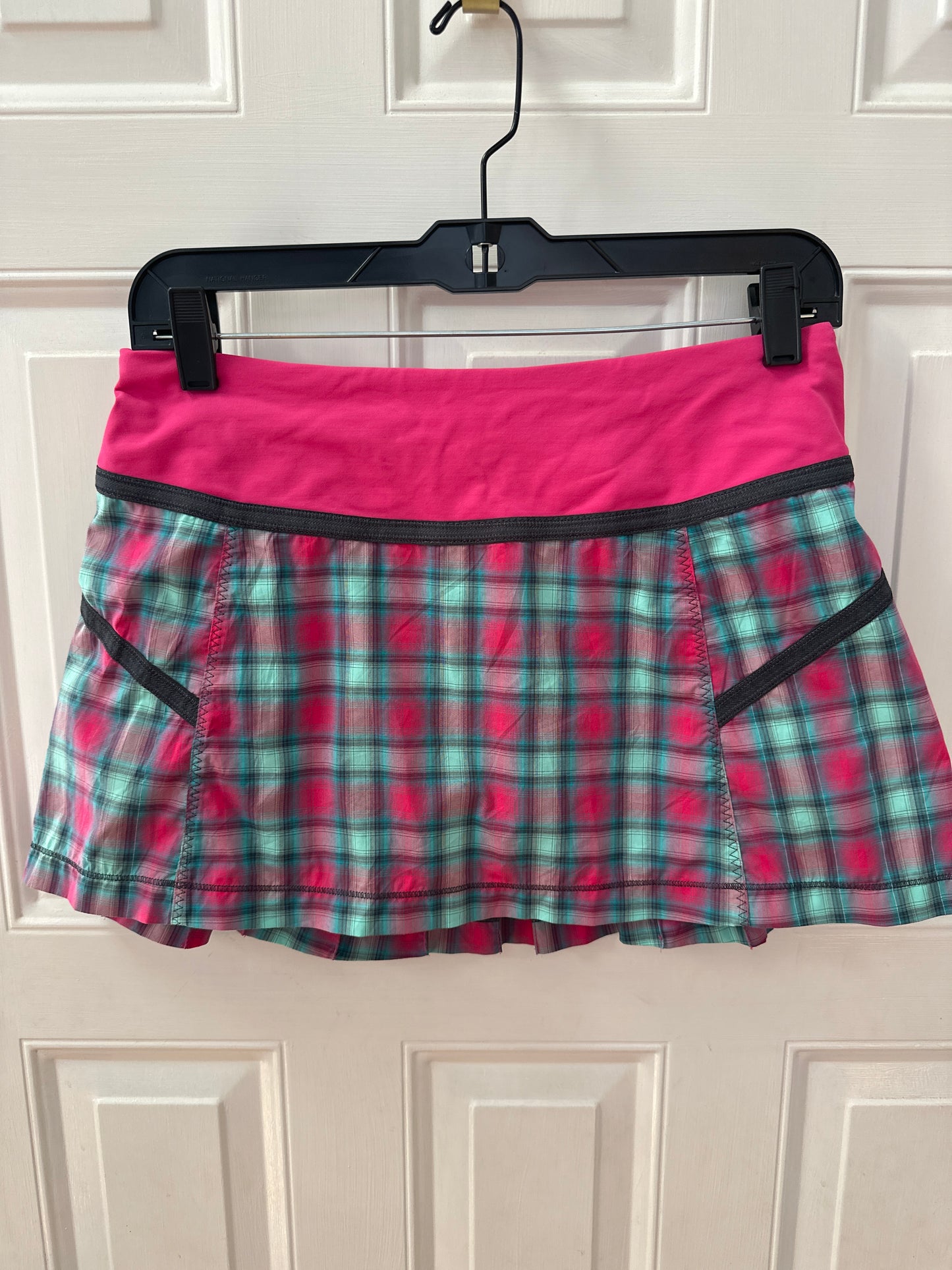 #81A Lululemon Pace Setter Sz 6 Plaid Skirt Skort