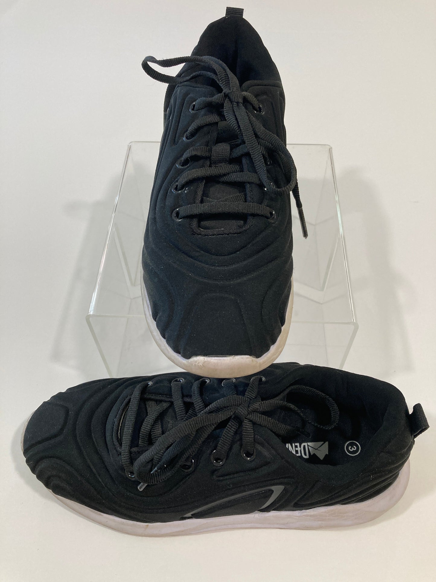 #119-REDUCED!!-Denali Brand Sneaker size 3 big kid