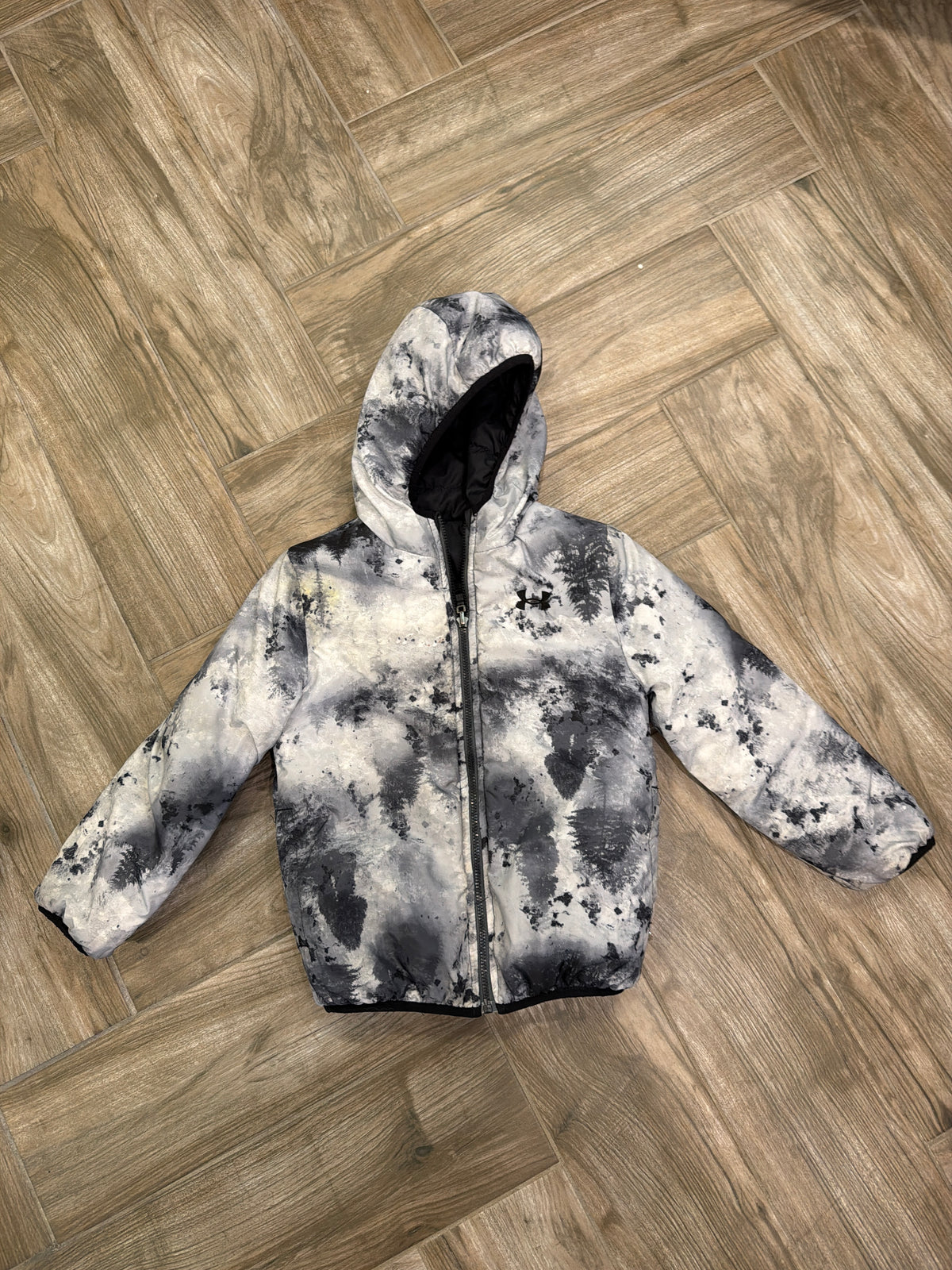 #198 Boy size 6 Under Armour Jacket reversible