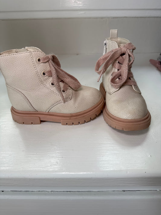 Seller #127 Girls Cat & Jack boots size 8