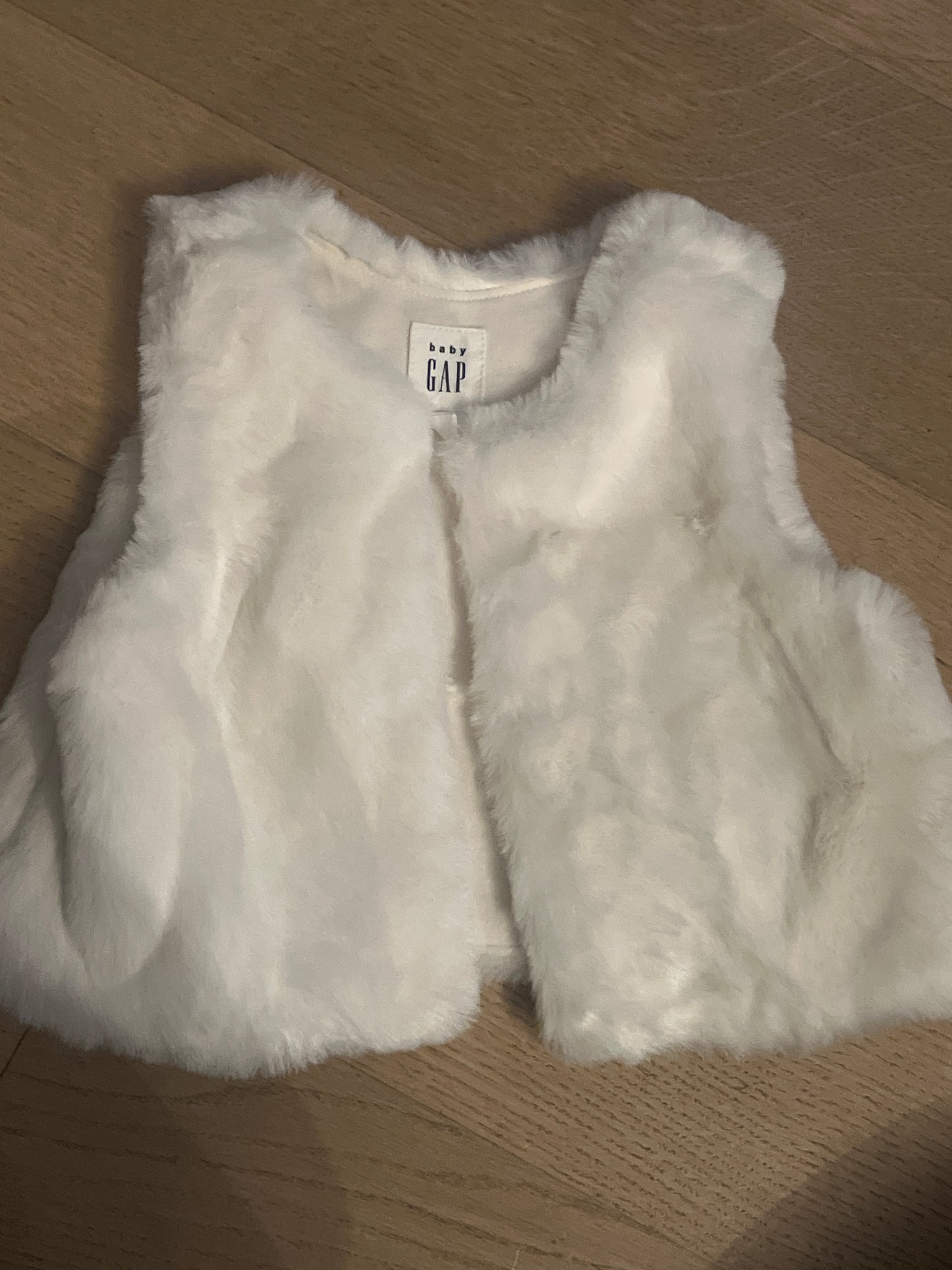 80b 12-18 mo baby gap white fur vest 1 of 2