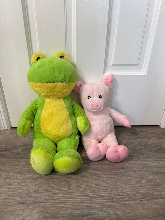 #149 Pig and frog stuffed animals