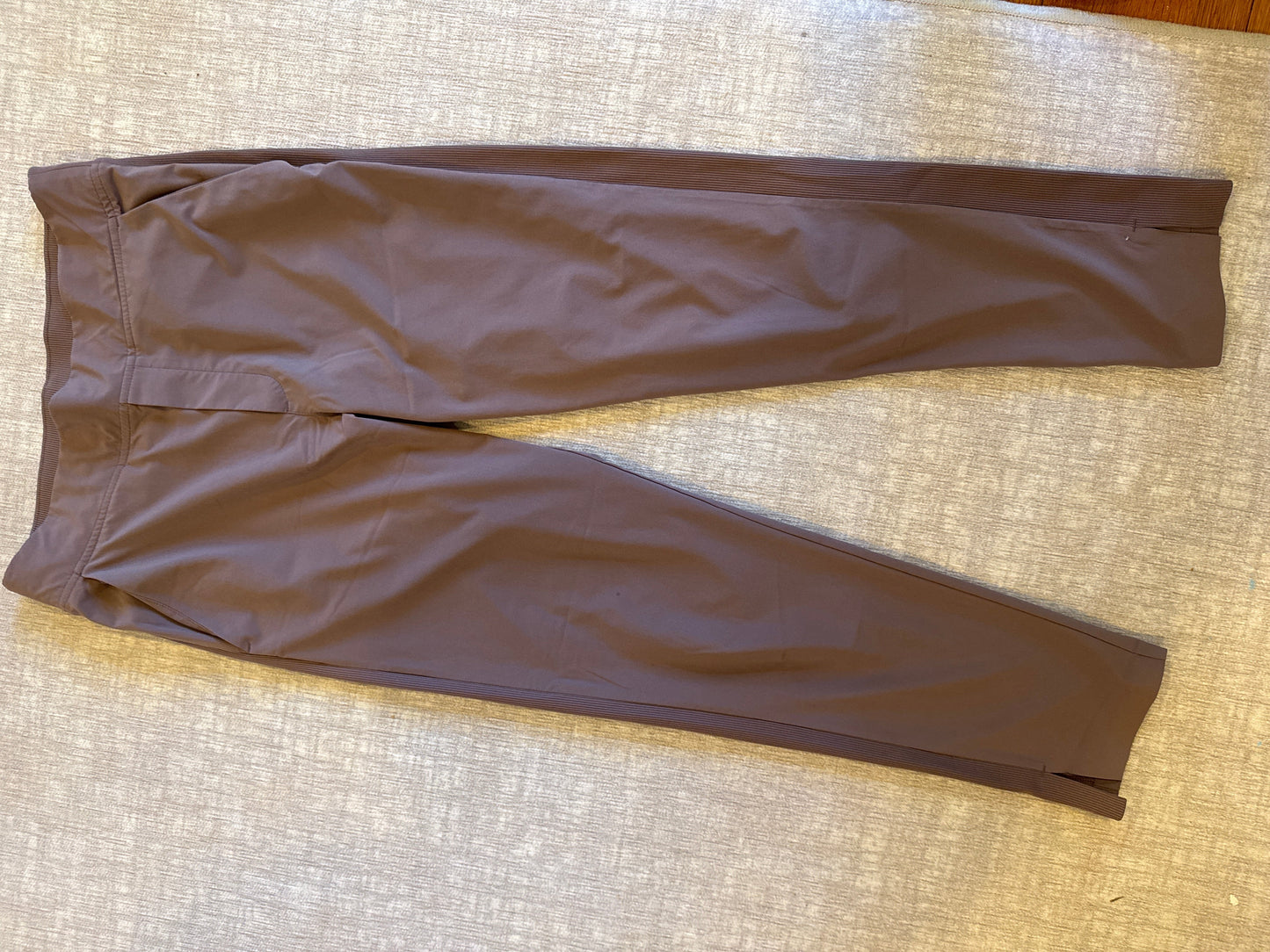 Seller #127 Women’s Athleta Brooklyn Ankle pant size 4