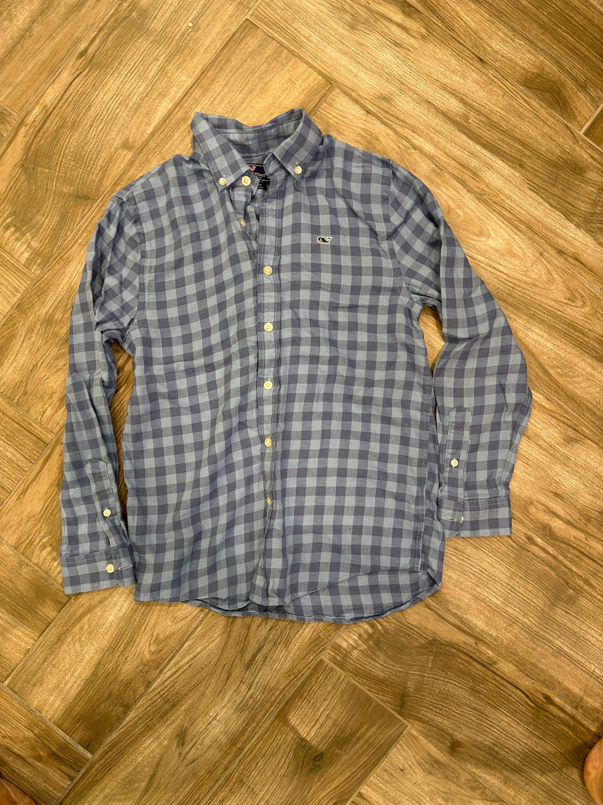 #198 Boys size Medium vineyard vines whale shirt
