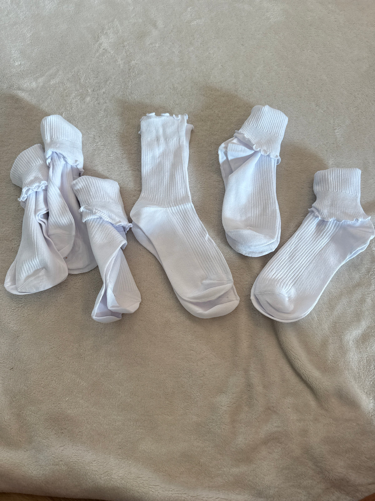 #81 women socks size 5-10 white ruffle socks new never worn