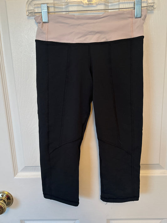 Lululemon Women’s Sz 4 Black and White Cropped Capri Leggings Pants