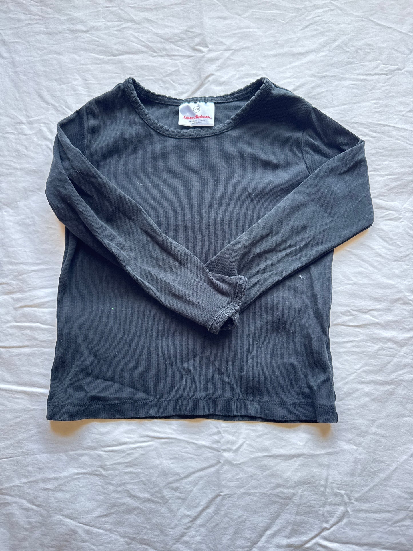 Seller 161, size 100 (4), GUC black Hanna tshirt