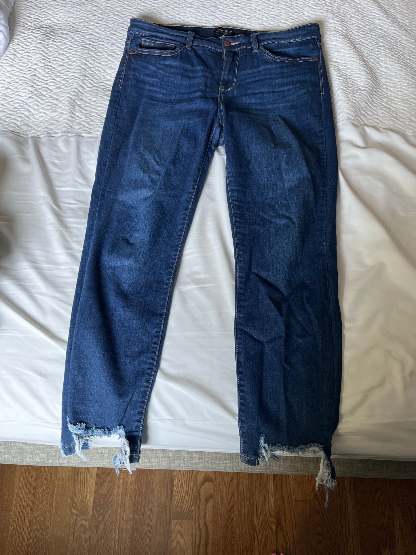 13/31 dark wash Judy Blue jeans