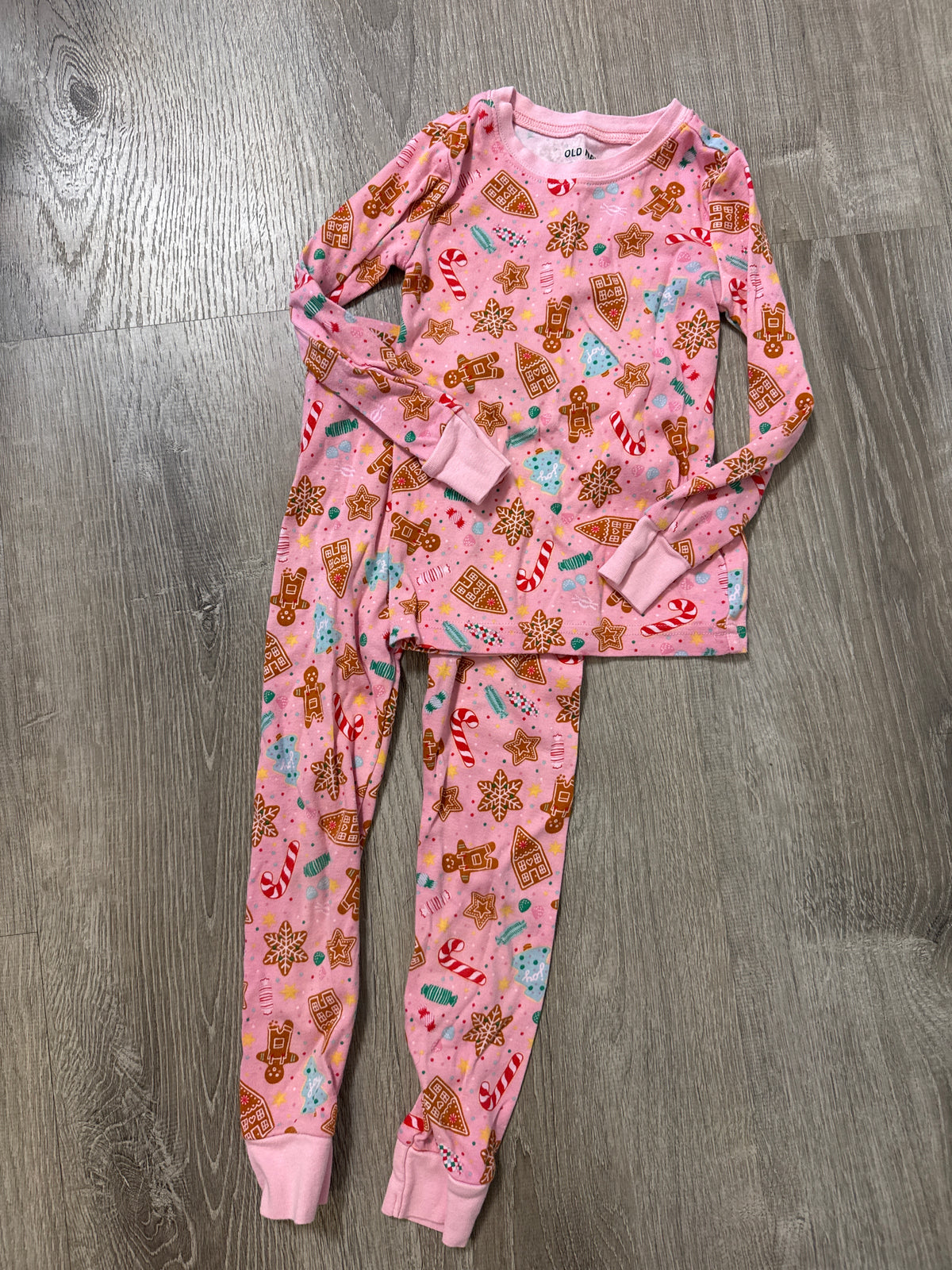 #149 Girls 4T gingerbread old navy pajamas