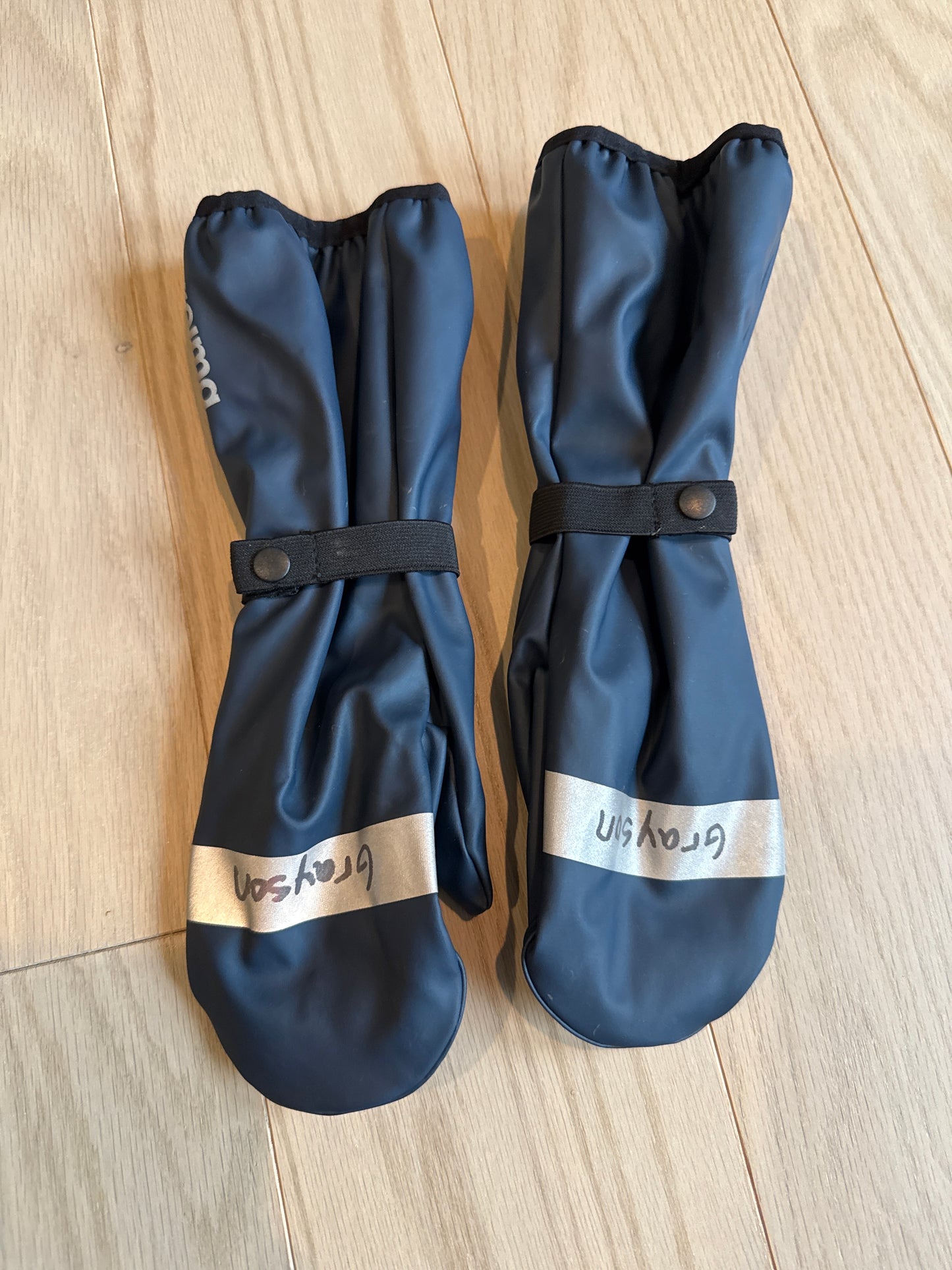 Seller #216 Boys or girls Reima navy rain suit with matching gloves, sz 4T