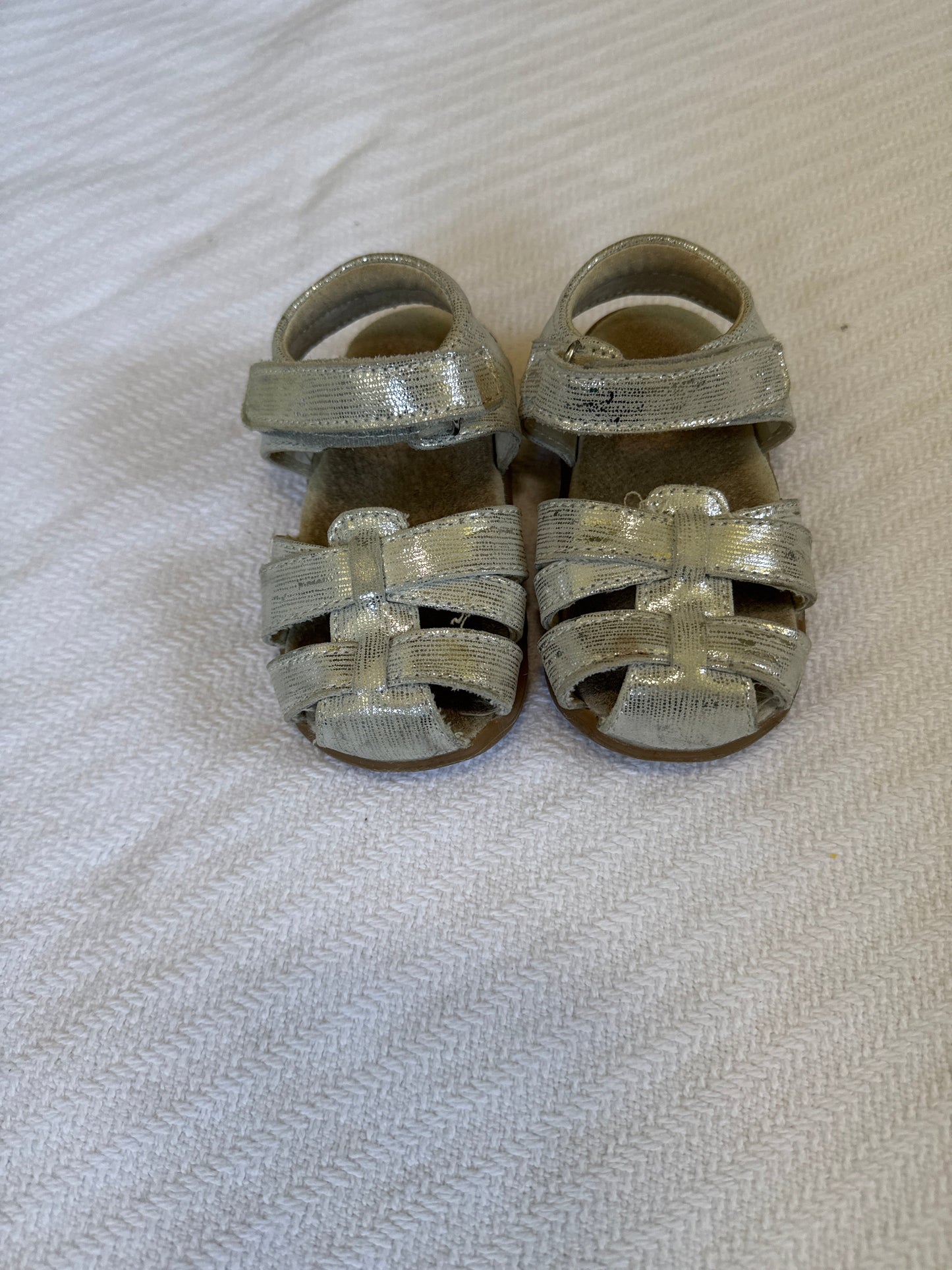 Seller #127 Girls Seekai run sandals size 6