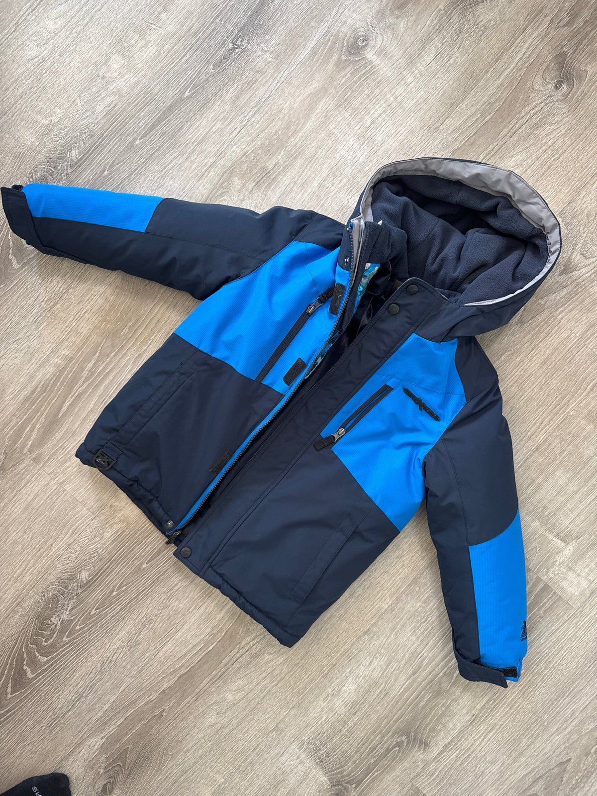 #149 Boys 6/7 zeroxposur navy and blue winter coat