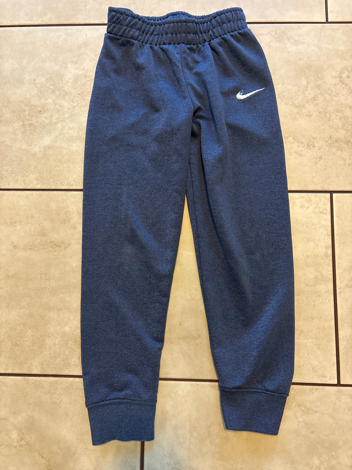 #166 Nike Boys sz7 joggers