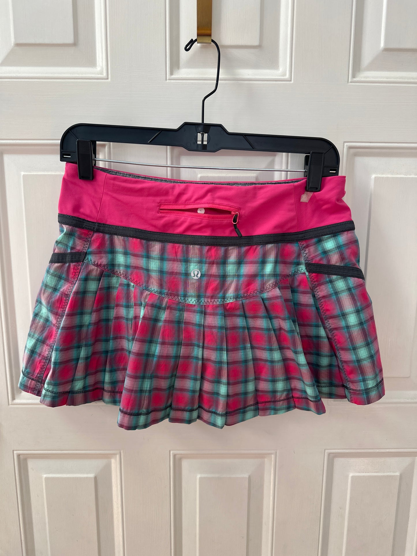 #81A Lululemon Pace Setter Sz 6 Plaid Skirt Skort