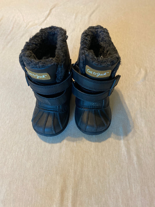 Seller #86 *REDUCED* Cat and Jack winter boots (size 5)