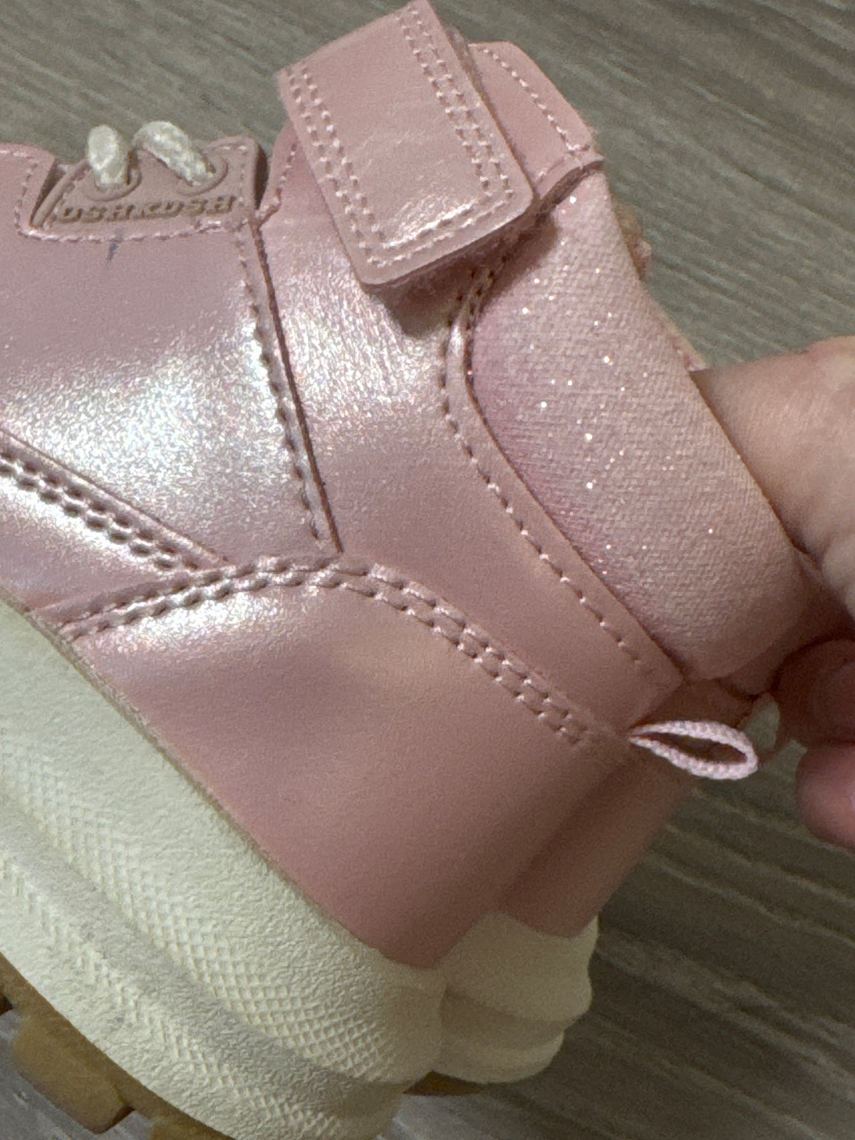 #149 Girls Oshkosh size 9 sparkly pink hiking boot