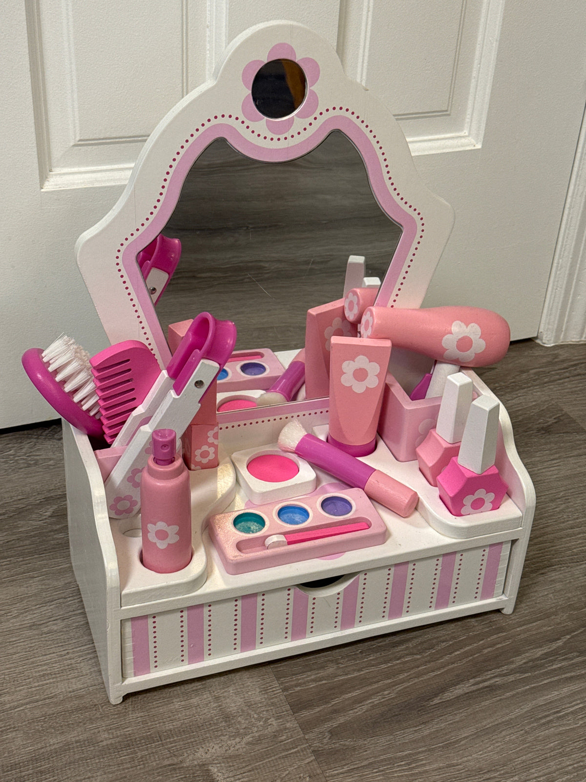 #149 Melissa and Doug Beauty counter