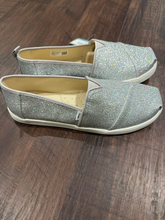 #107 nwt Toms Alpargata size 6 girls