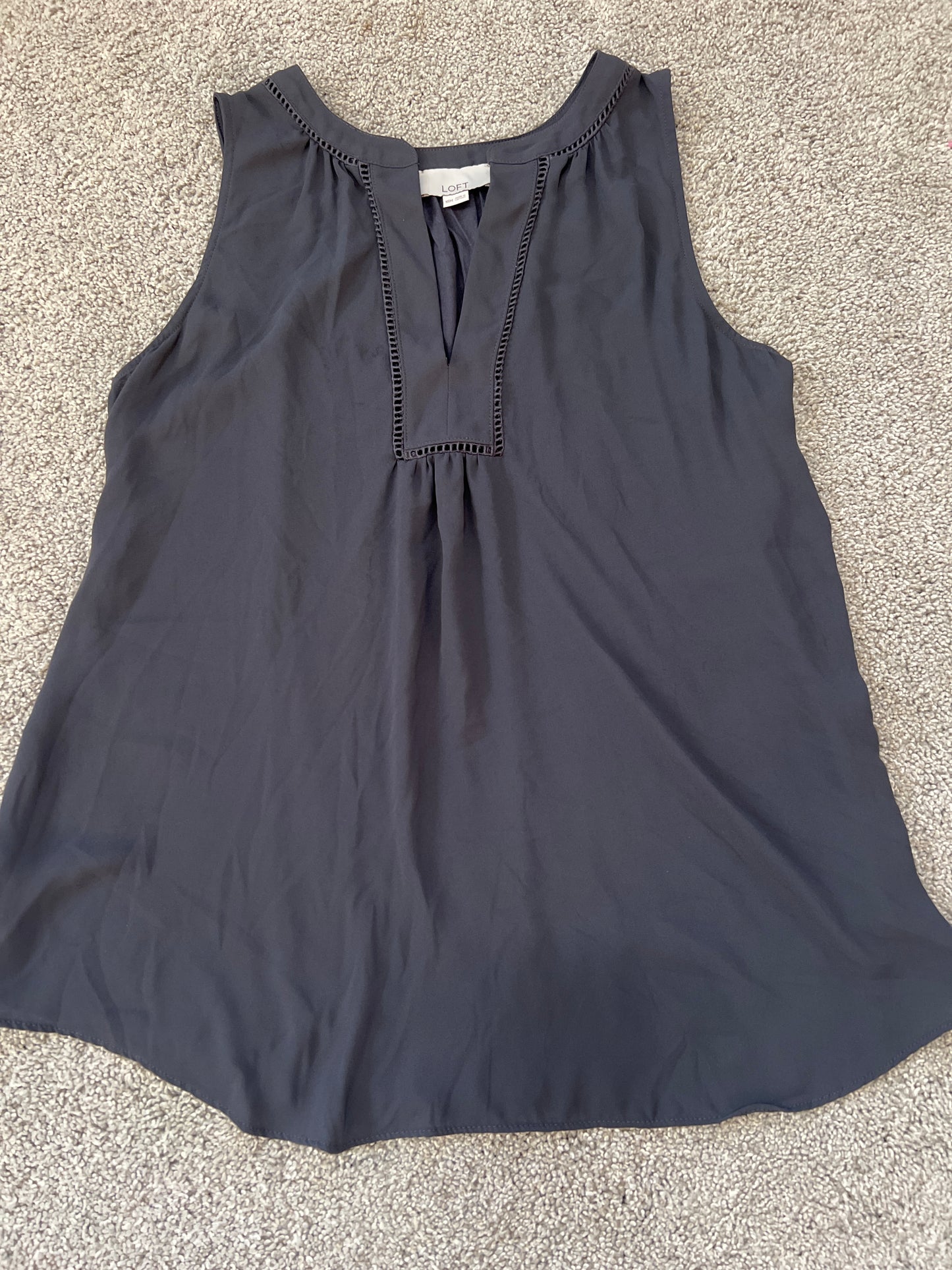 #99 Loft Gray V-neck Sleeveless Shell EUC Size XS