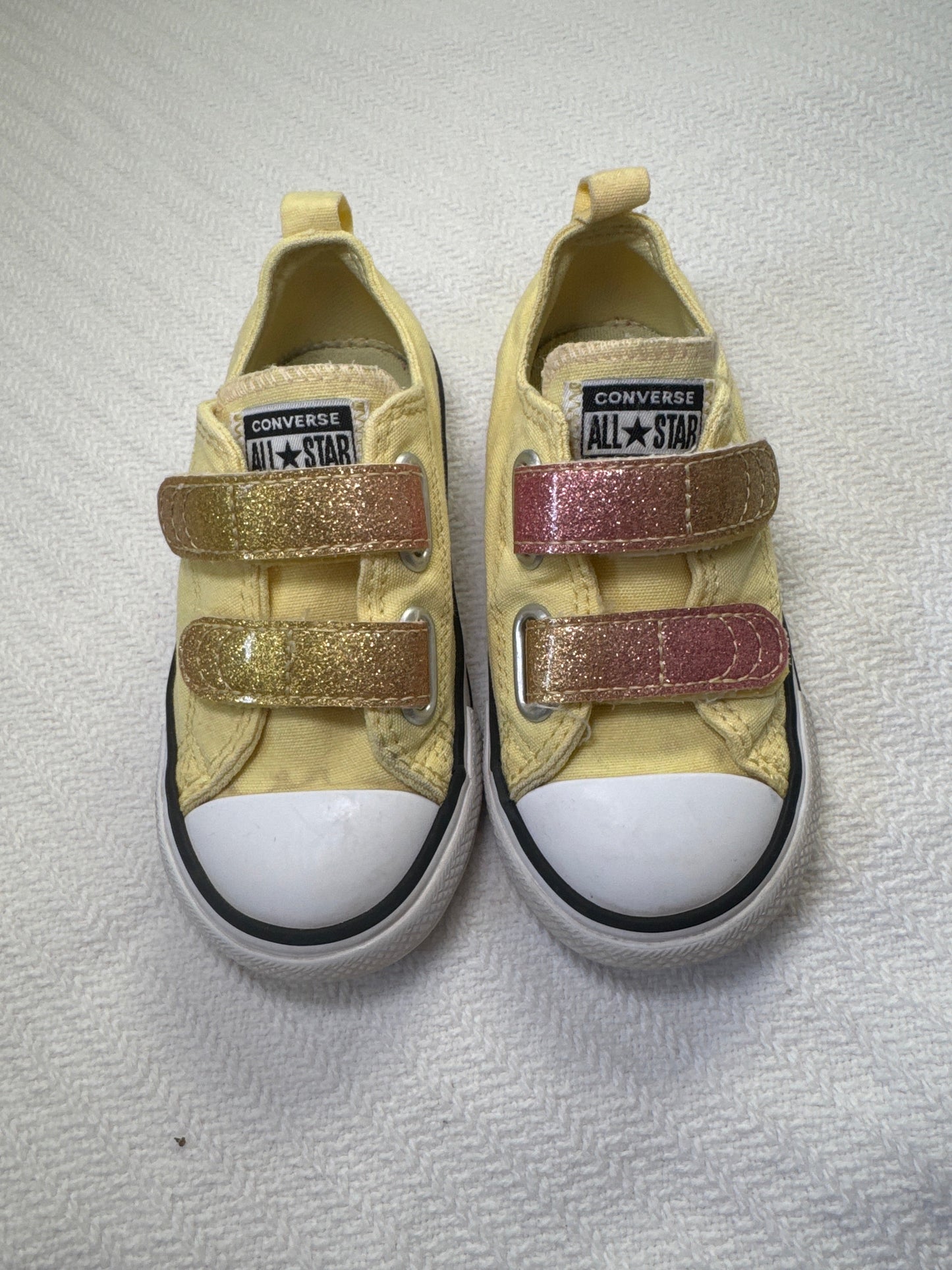 Seller #127 Girls Converse shoes size 8
