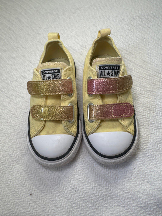 Seller #127 Girls Converse shoes size 8