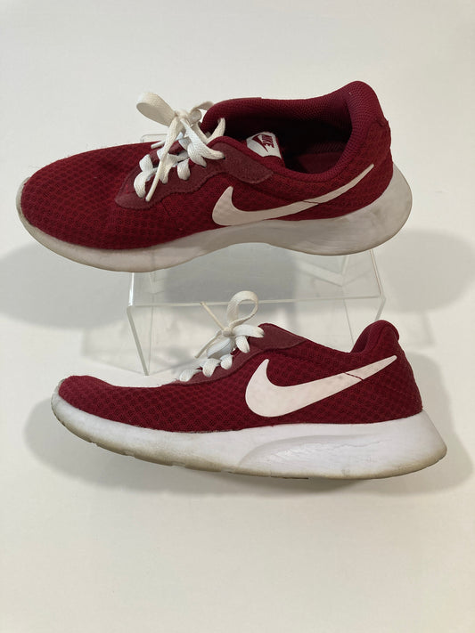 #119-Nike sneaker big kid size 6