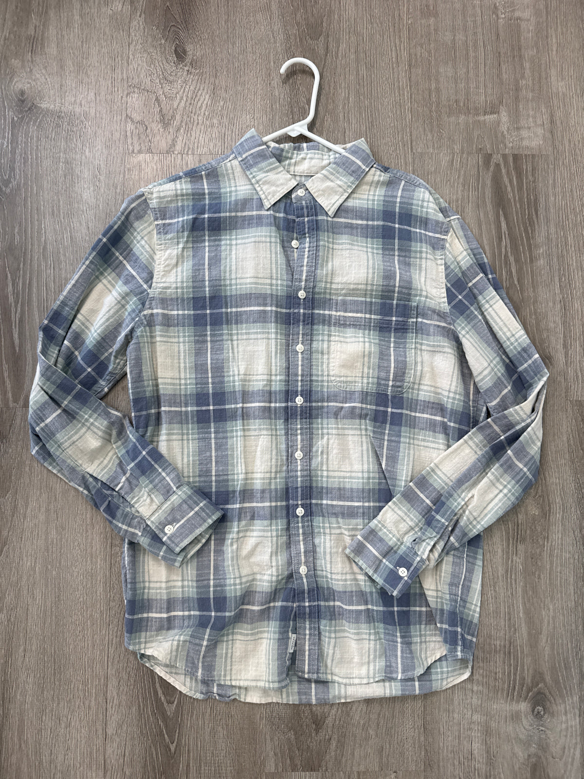 #149 Men’s L Tall American Eagle super soft button down