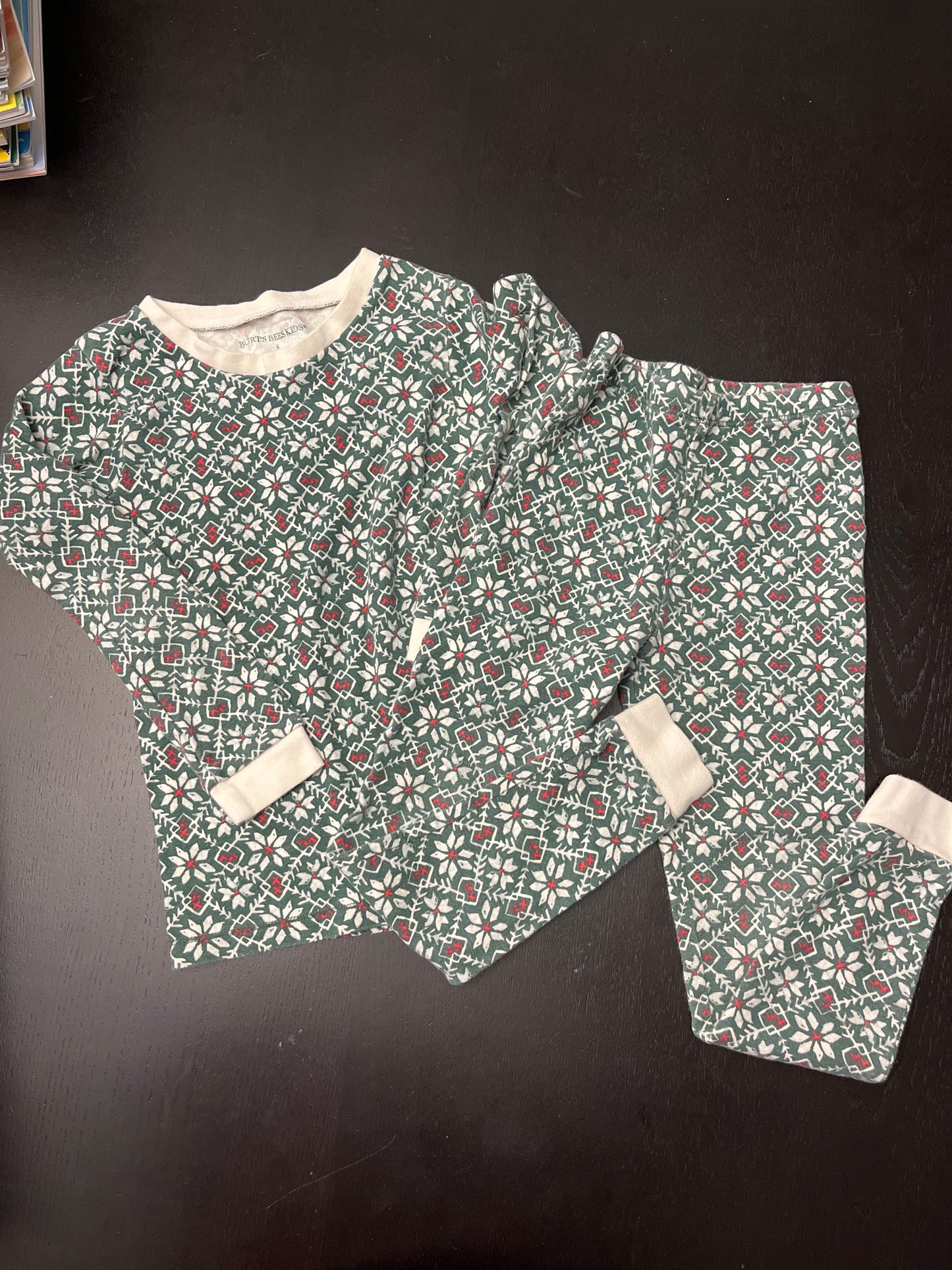 Burt’s bees sz 6 pajamas