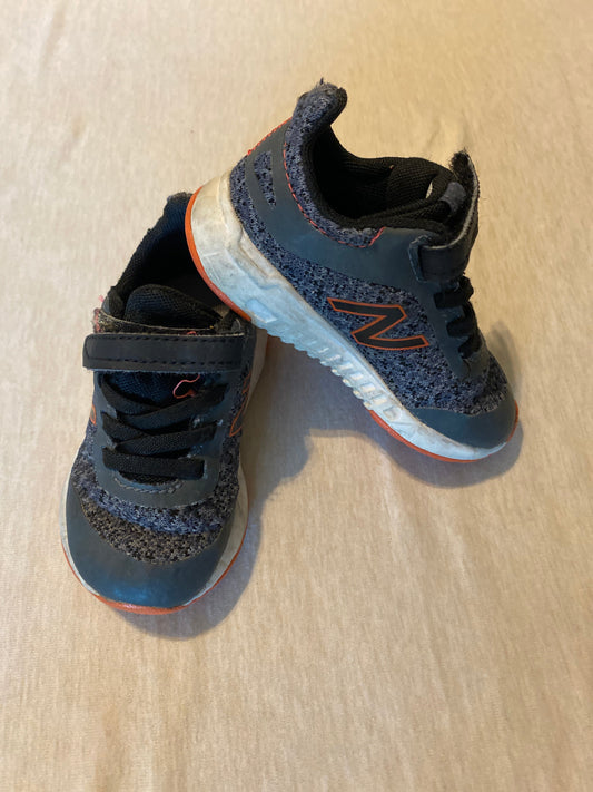 Seller #86 *REDUCED* Boys New Balance sneakers (size 6)