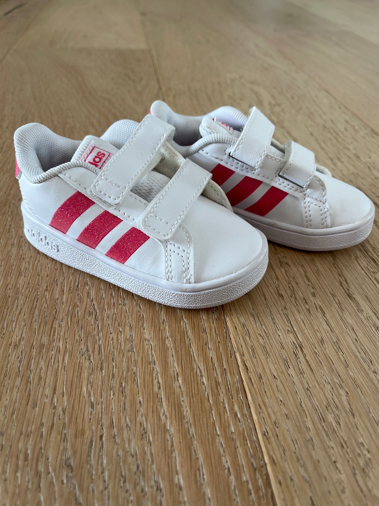 #40 Girls Adidas Sneakers Size 5