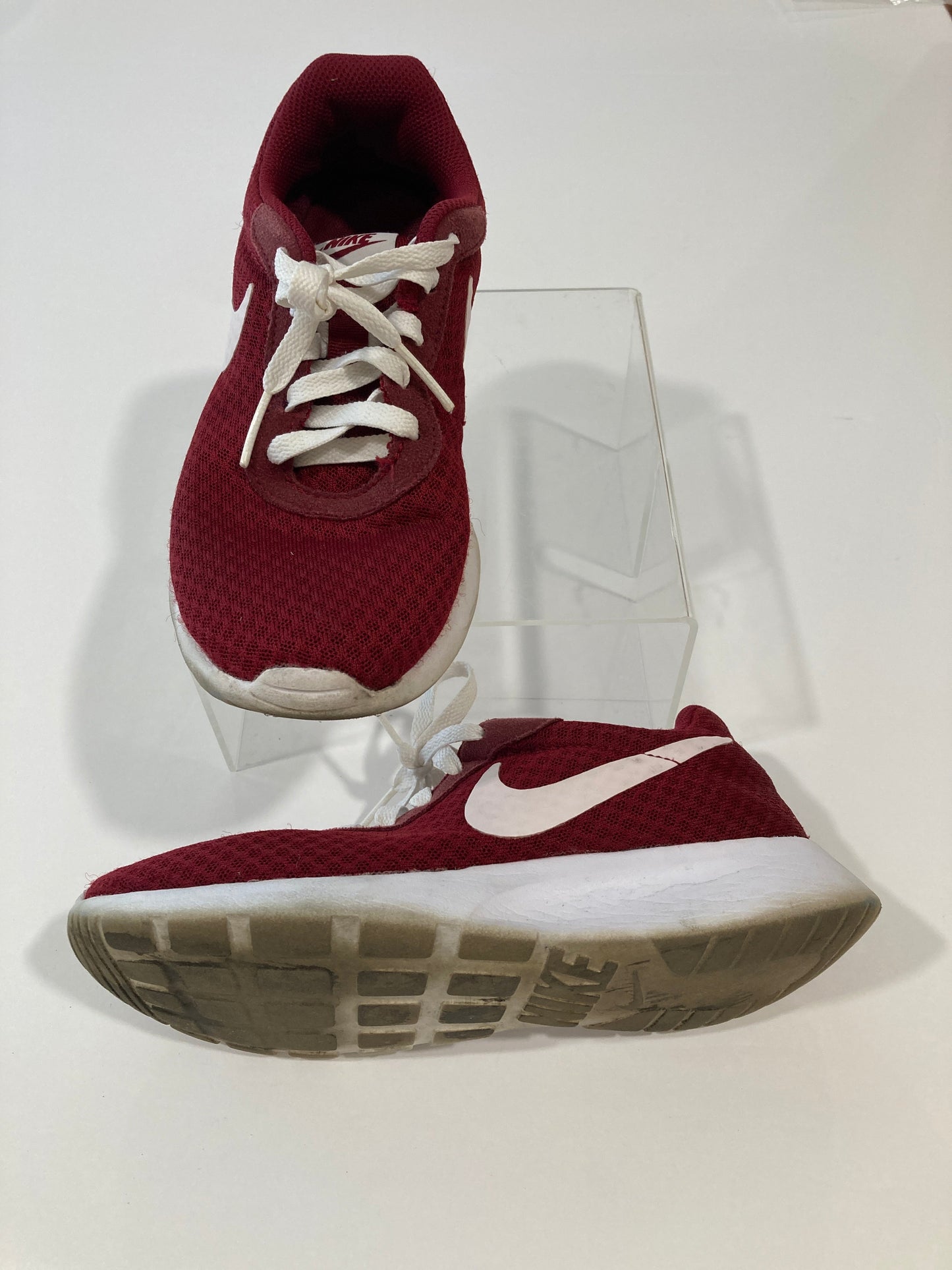 #119-Nike sneaker big kid size 6