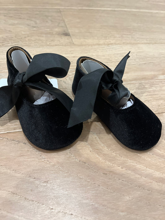 #110 Baby Girl Black Velvet shoes size 3