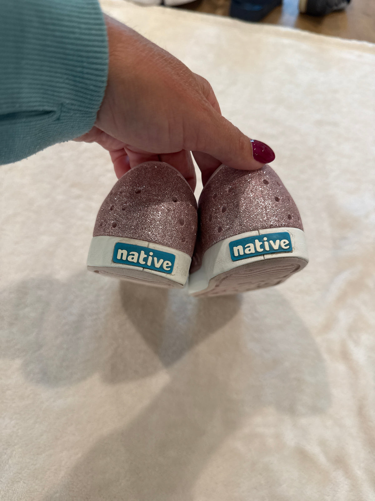 #81 Girls Shoe Size 1 Natives pink sparkle