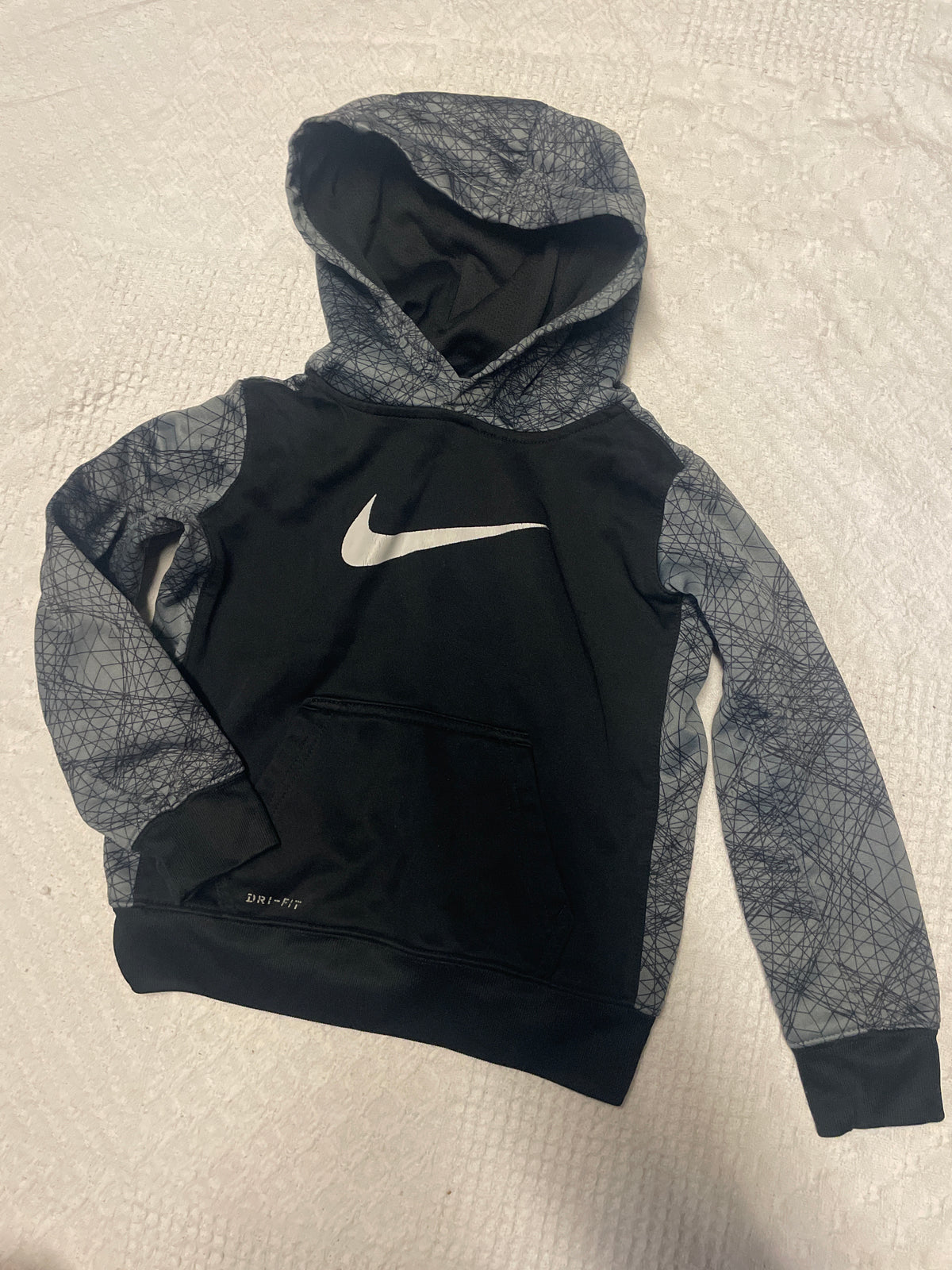 Seller #57 Boys 4t Nike hoodie